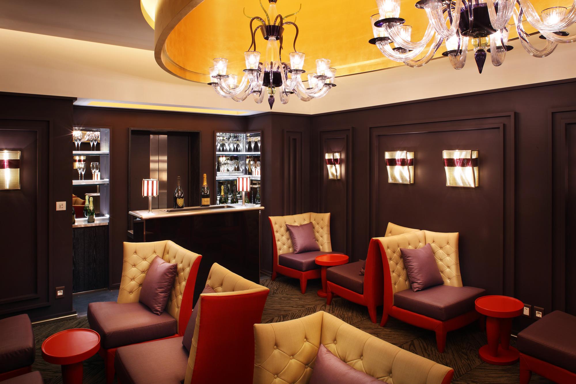 Lotte Hotel Seoul Executive Tower Esterno foto The bar at the 1001 nights lounge