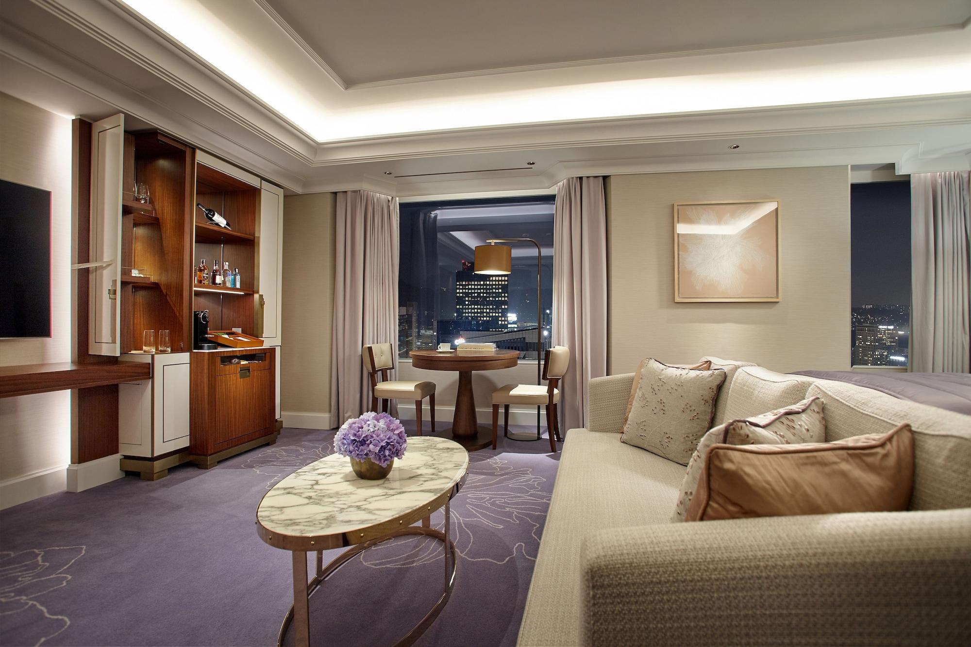 Lotte Hotel Seoul Executive Tower Esterno foto A suite at the Conrad Tokyo