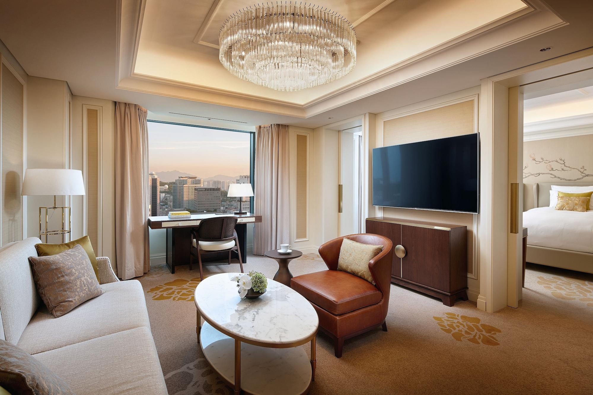 Lotte Hotel Seoul Executive Tower Esterno foto A suite at The Ritz-Carlton, Osaka