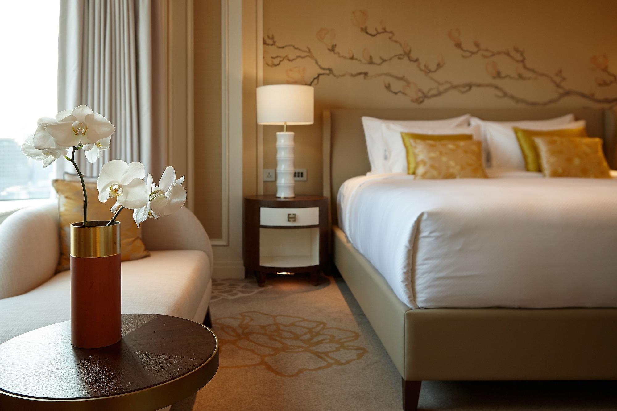 Lotte Hotel Seoul Executive Tower Esterno foto A bedroom at the hotel
