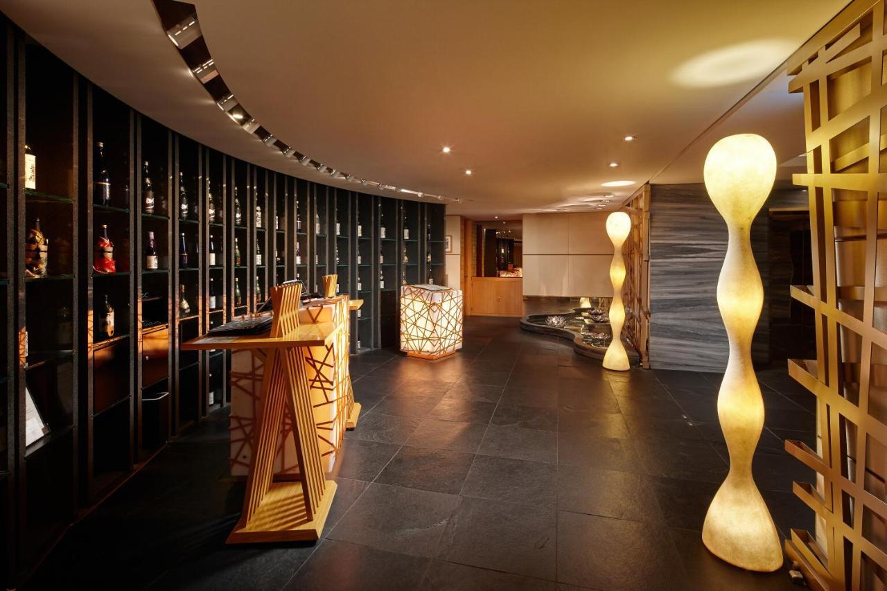 Lotte Hotel Seoul Executive Tower Esterno foto The Wine Shop