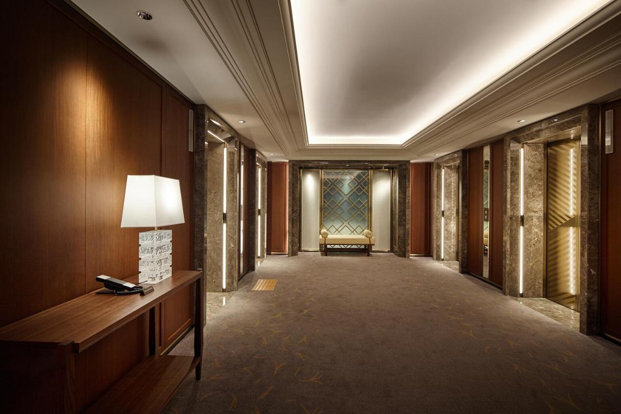 Lotte Hotel Seoul Executive Tower Esterno foto The elevator lobby