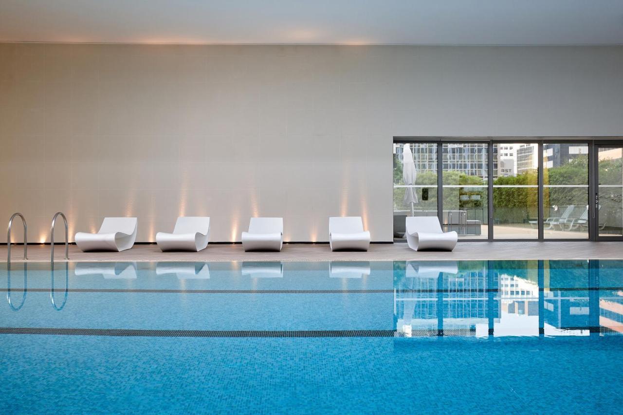 Lotte Hotel Seoul Executive Tower Esterno foto The swimming pool at The Landmark